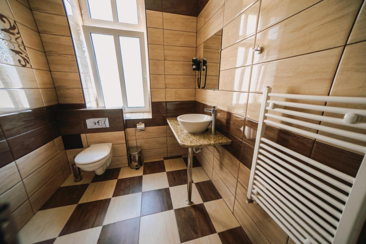 Хотел Театъръ Otel Plevne Dış mekan fotoğraf