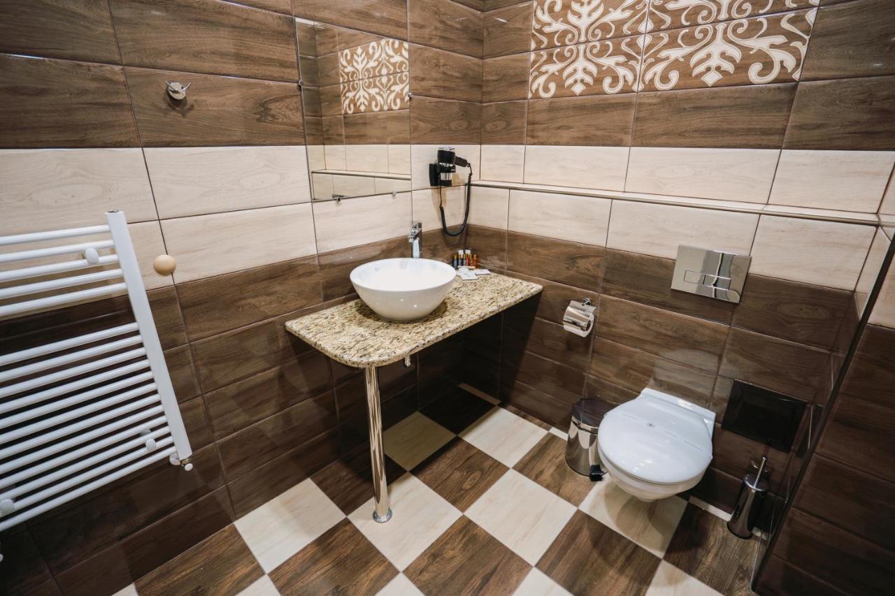 Хотел Театъръ Otel Plevne Dış mekan fotoğraf