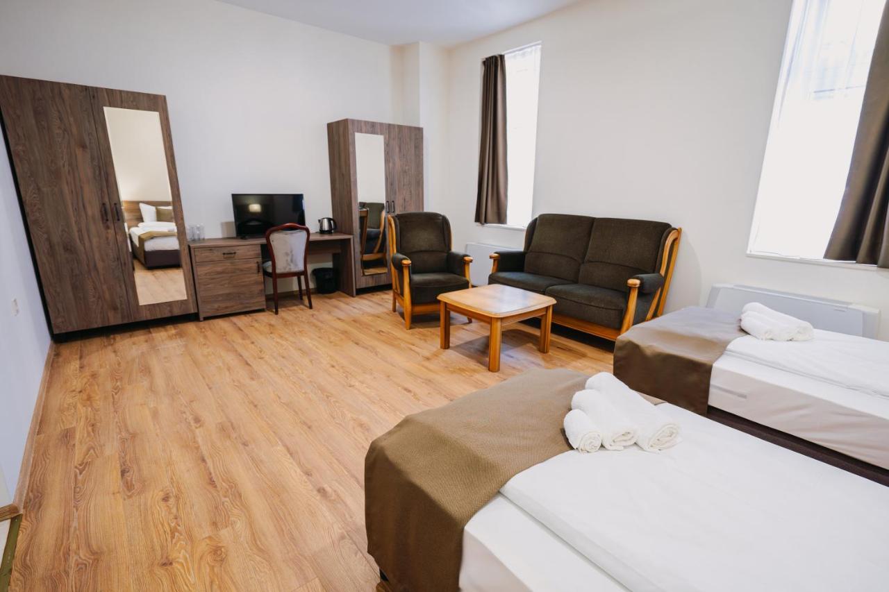 Хотел Театъръ Otel Plevne Dış mekan fotoğraf