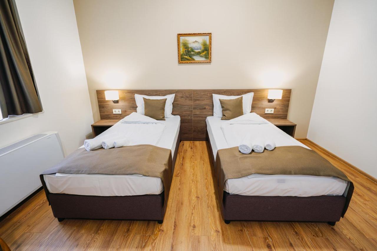 Хотел Театъръ Otel Plevne Dış mekan fotoğraf