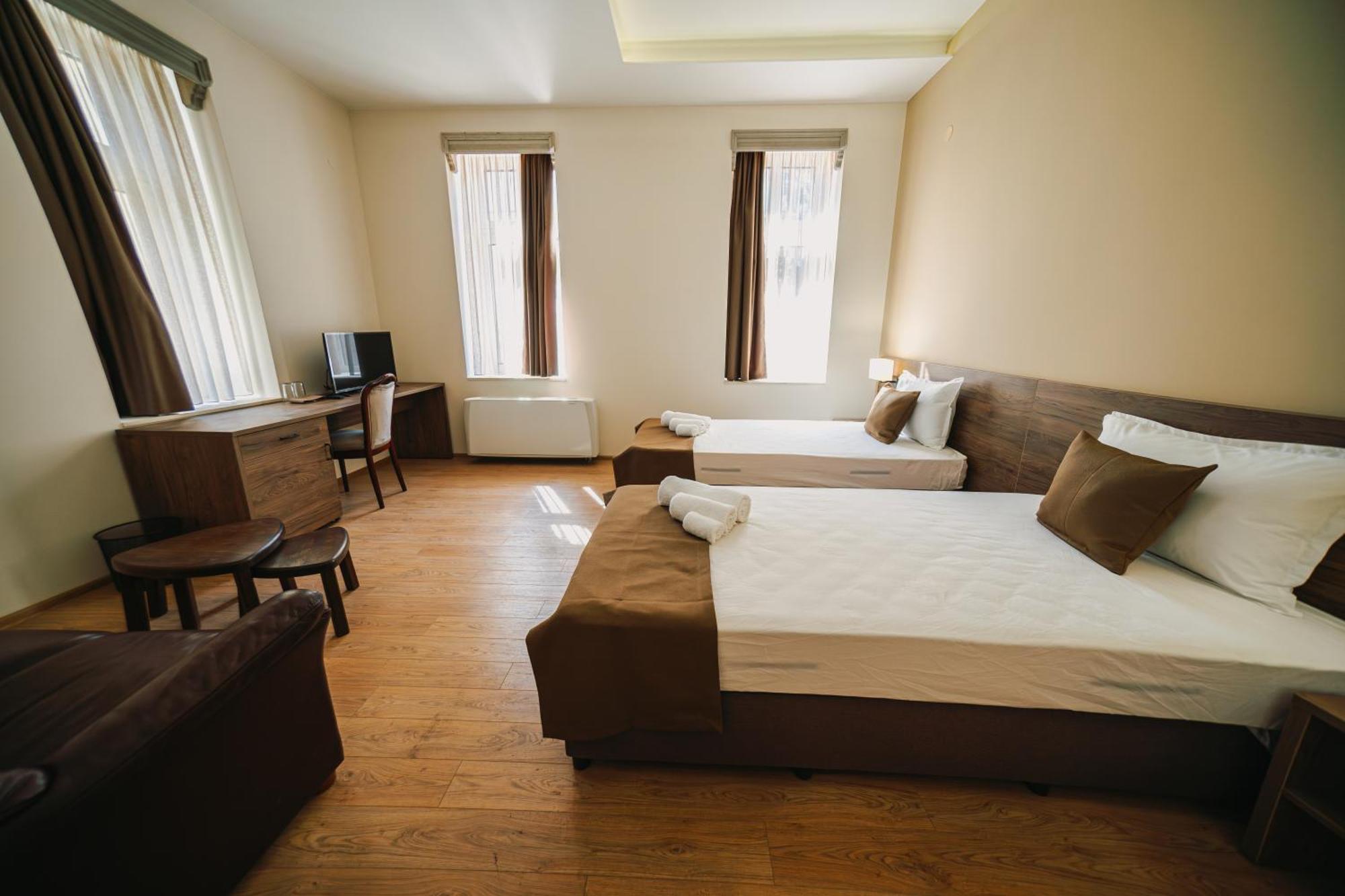 Хотел Театъръ Otel Plevne Dış mekan fotoğraf