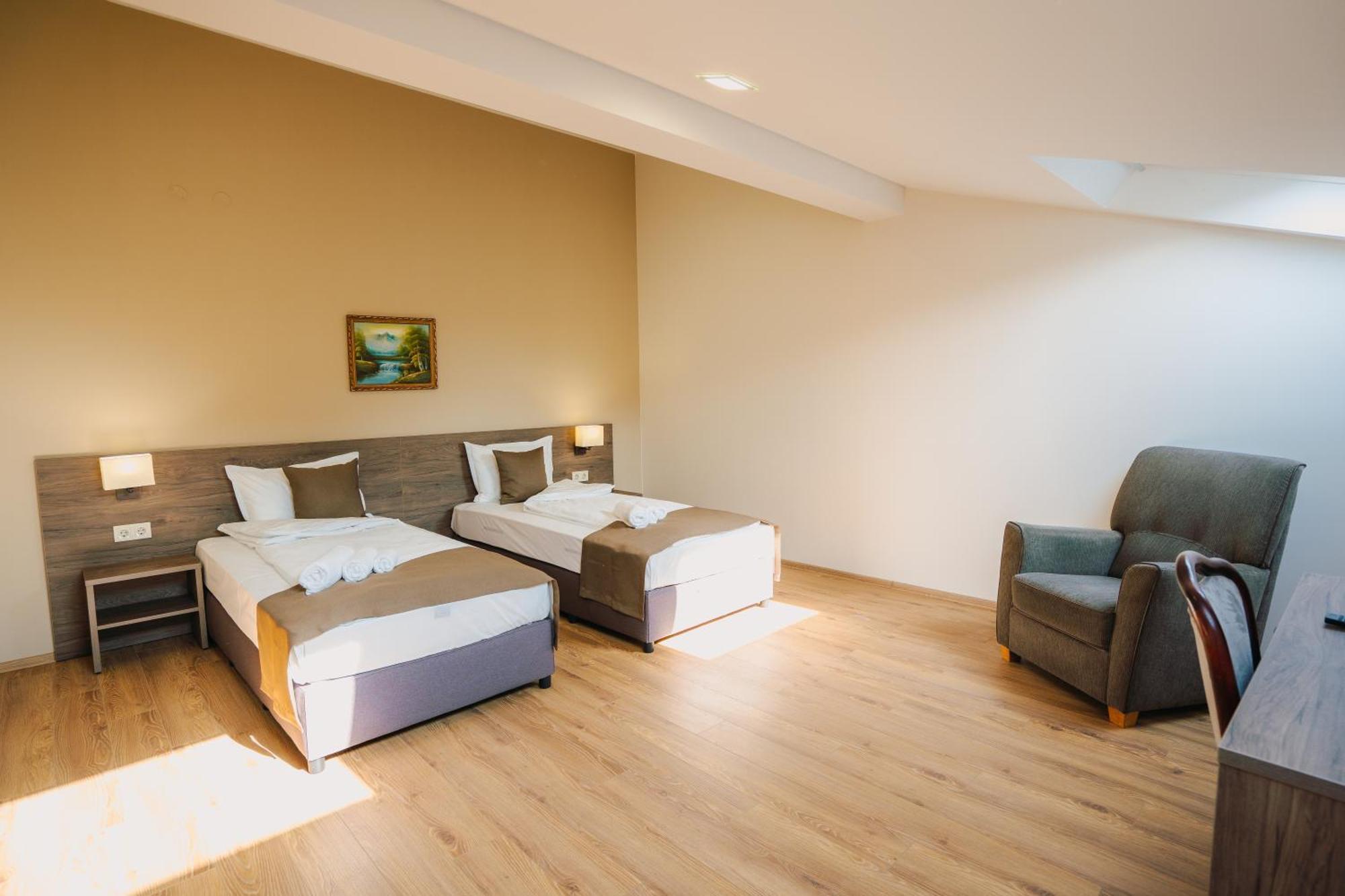 Хотел Театъръ Otel Plevne Dış mekan fotoğraf