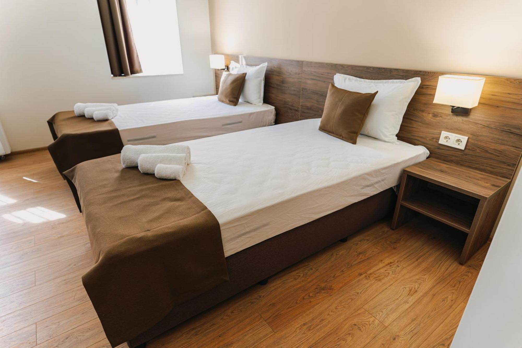 Хотел Театъръ Otel Plevne Dış mekan fotoğraf