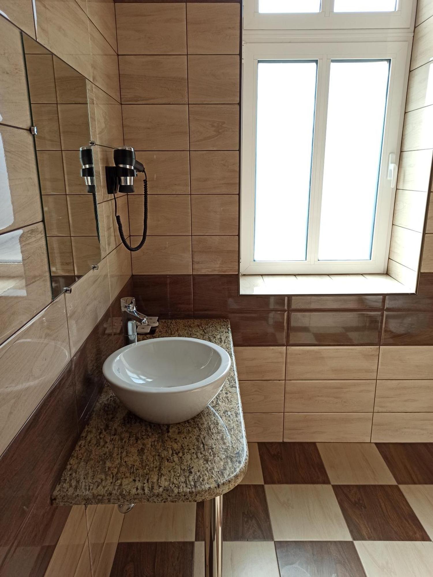 Хотел Театъръ Otel Plevne Dış mekan fotoğraf